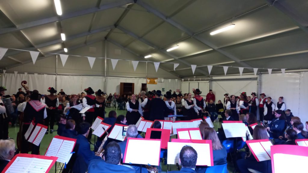Foto: Venerdì 30 Dicembre Concerto con Gruppo Folcloristico “F. Angelica” Danzerini di Aviano